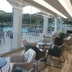 فندق Vallian Village باراديسيون