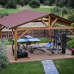 מלון Vallian Village 3*