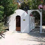 מלון Vallian Village 3*