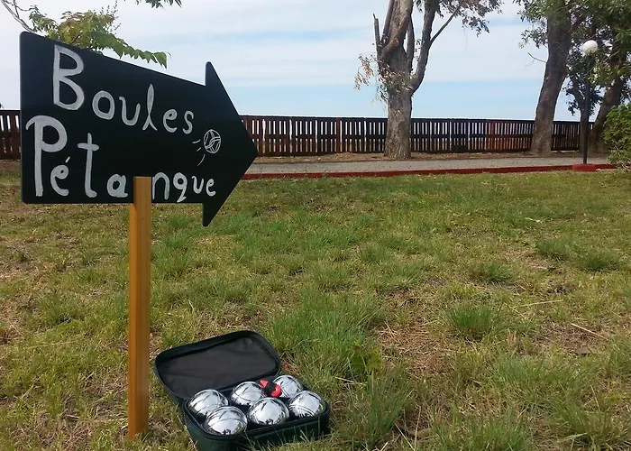 فندق Vallian Village 3*