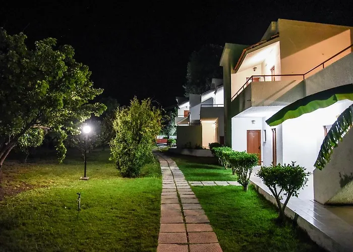 Hotel Vallian Village 3*