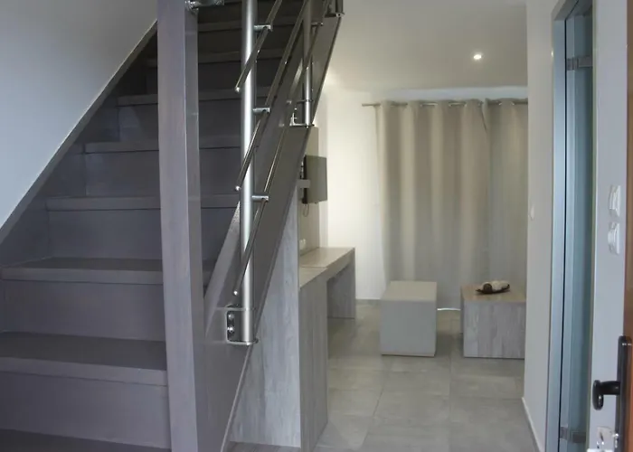 فندق Vallian Village باراديسيون